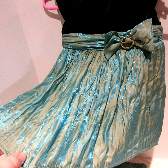 ⬇️Marc and Maddie velvet and irridescent d… - Picture 3 of 9